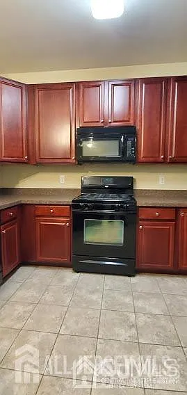 725 Timberlake Dr — Photo 15