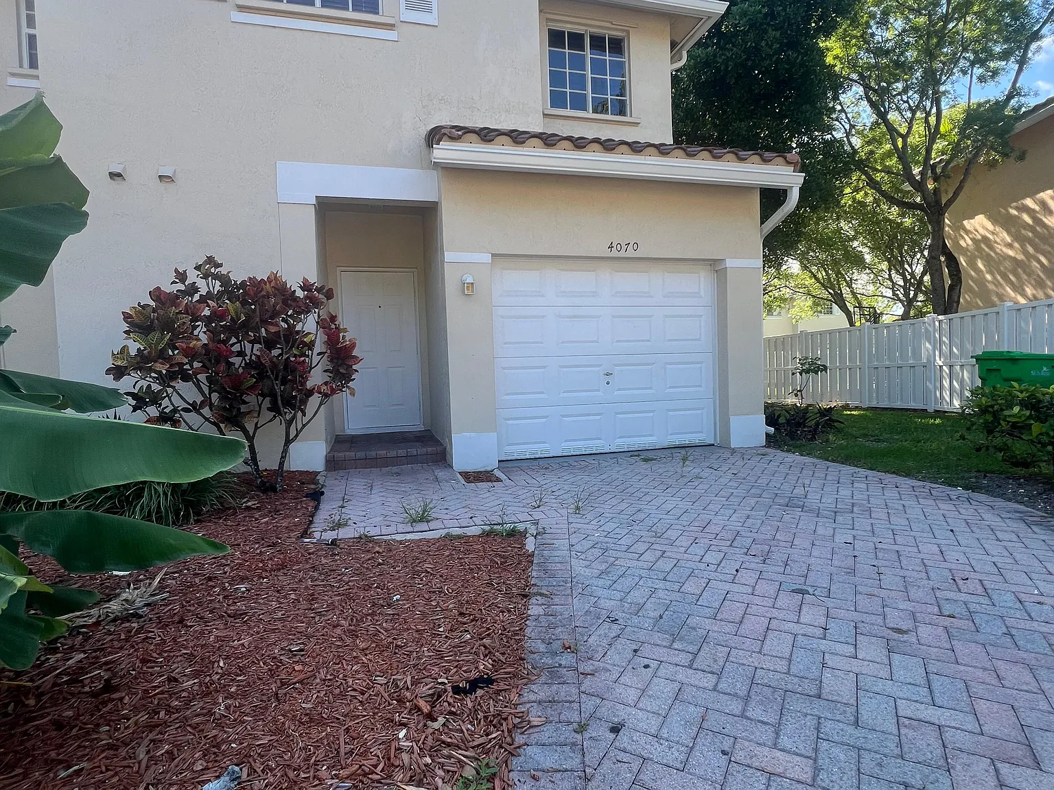 4 bed, 2.5 bath, 1700 sqft, $3,200 — Photo 2