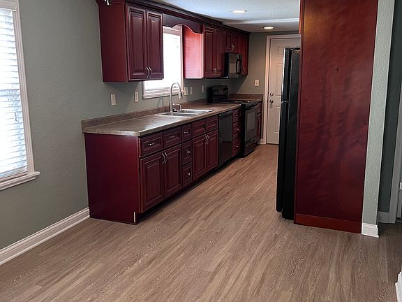 Kitchen with no furniture (brand new flooring)