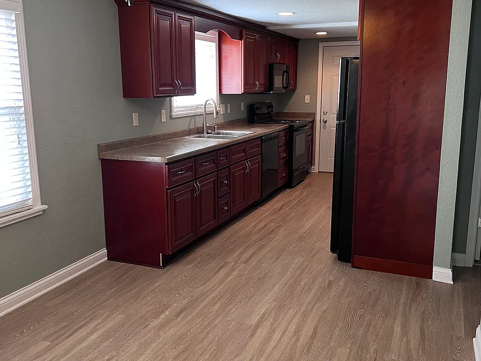 Kitchen with no furniture (brand new flooring)