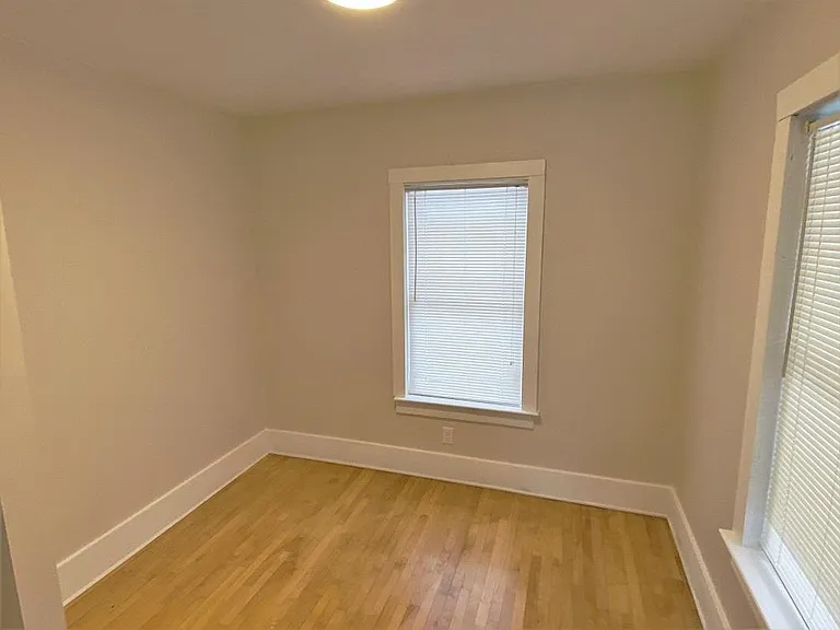 1209 W Carpenter St — Photo 9