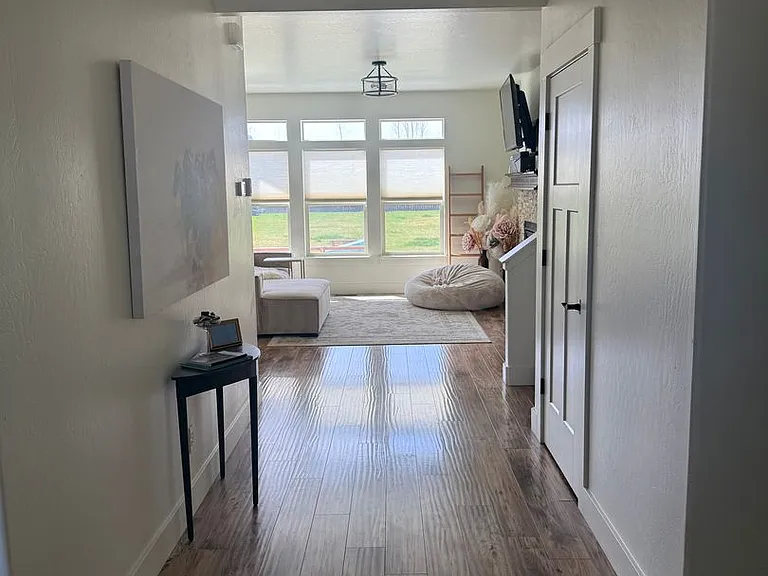 631 Cameron Loop — Photo 2