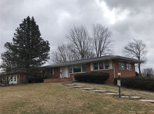 205 N Country Club Rd, Decatur, IL 62521