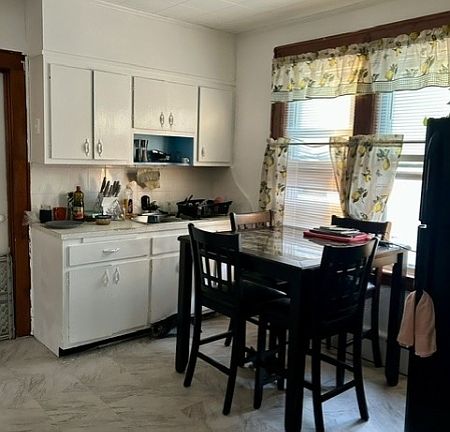 3rd image of 523 Richmond St