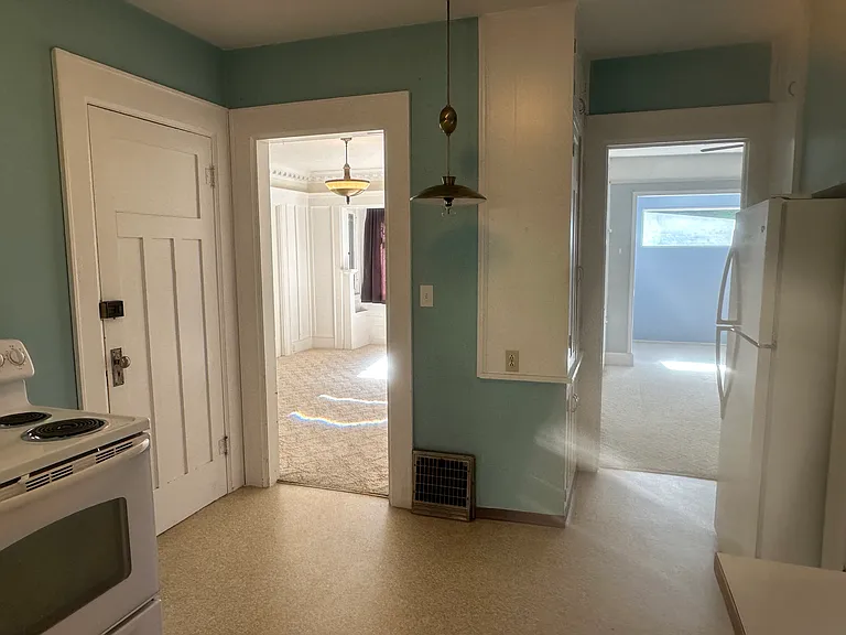 351 W 10th Ave #M — Photo 4