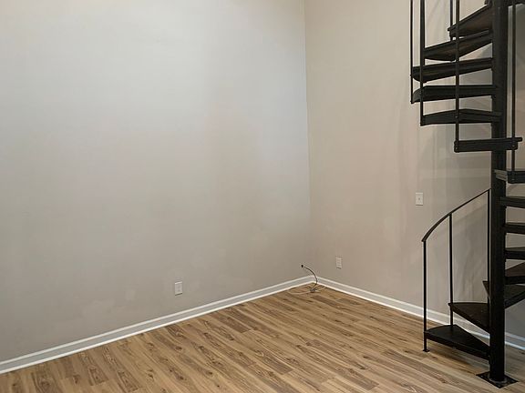 2nd image of 735 Shenandoah Ave #2F