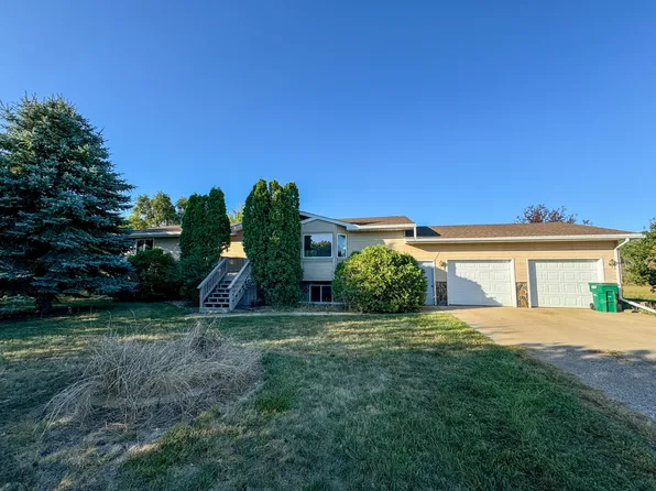 118 40th St SW, Huron, SD 57350