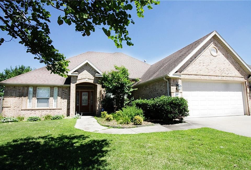 1st image of 240 Windsor Dr
