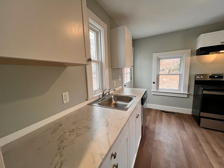 400 Court St #1 — Photo 4