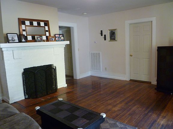 5th image of 3615 Lamar Ave