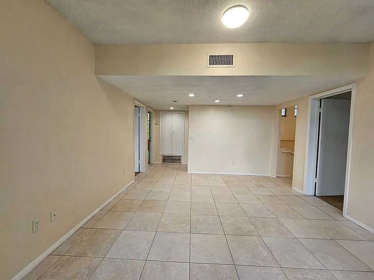 2818 SW 2nd Ave — Photo 38