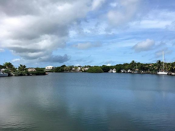 3rd image of 1535 Harbor Dr