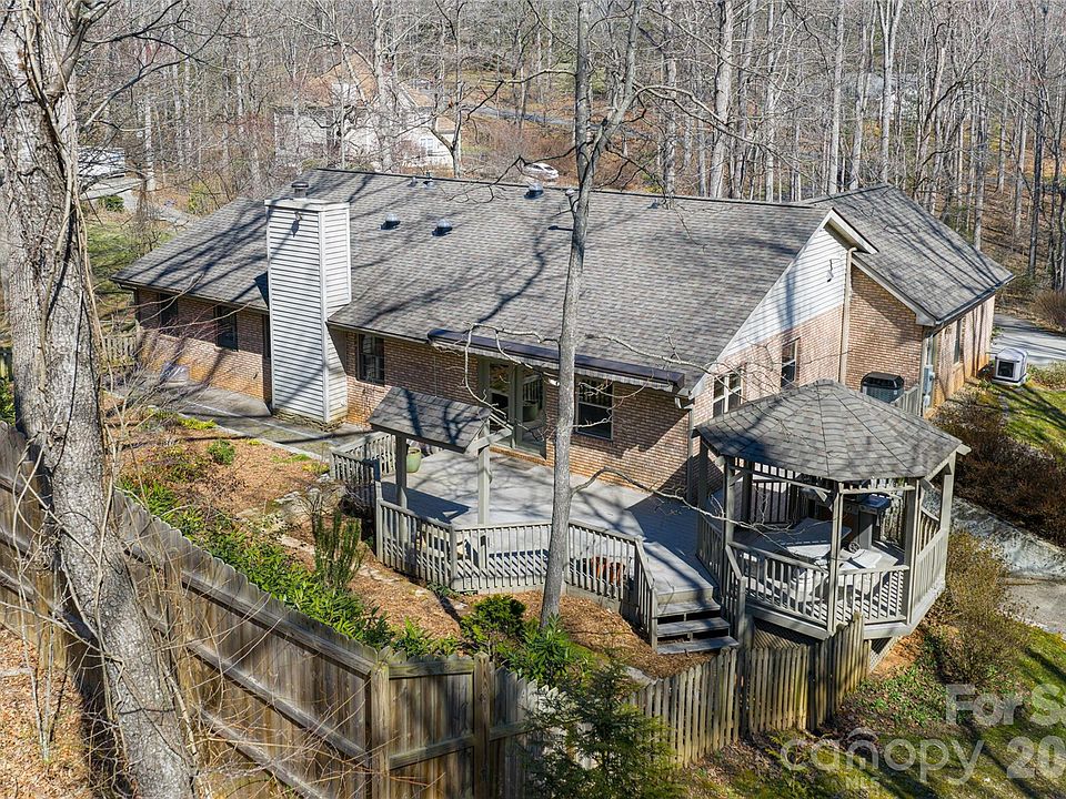 1st image of 106 Oak Hollow Ct