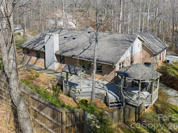 106 Oak Hollow Ct, Asheville, NC 28805