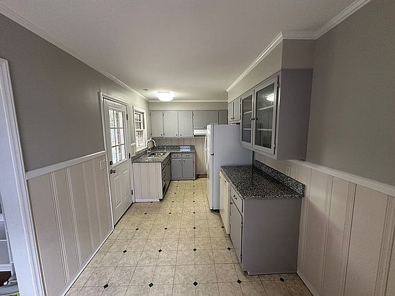 4th image of 128 Saint John St
