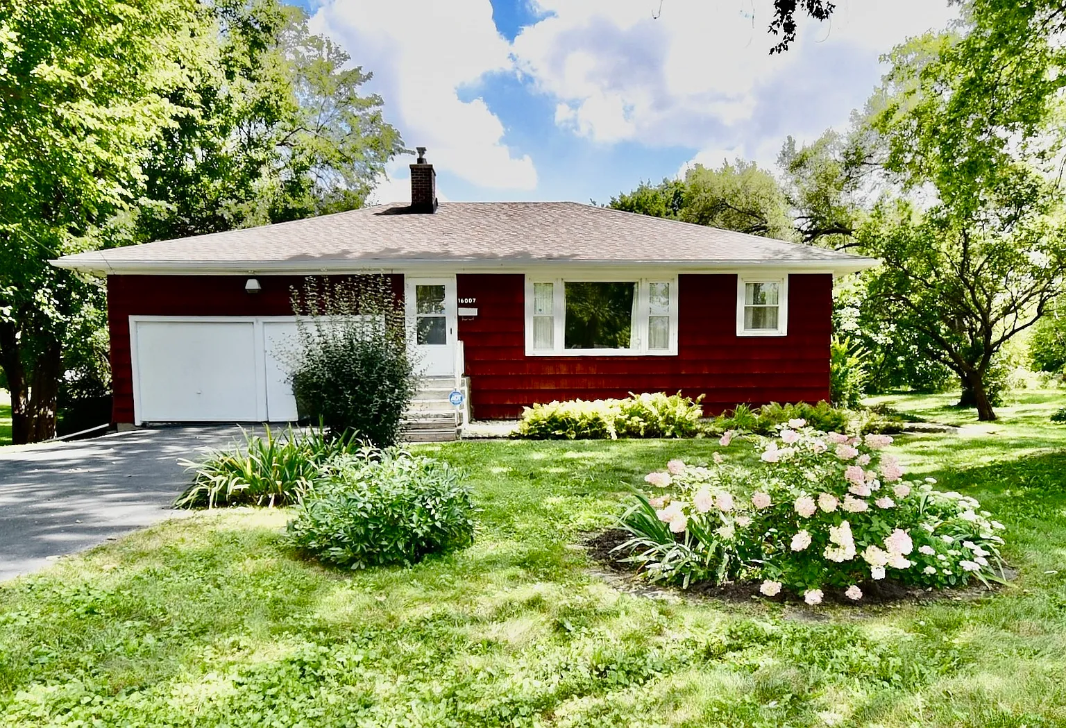 16007 Cottage Grove Ave photo 1