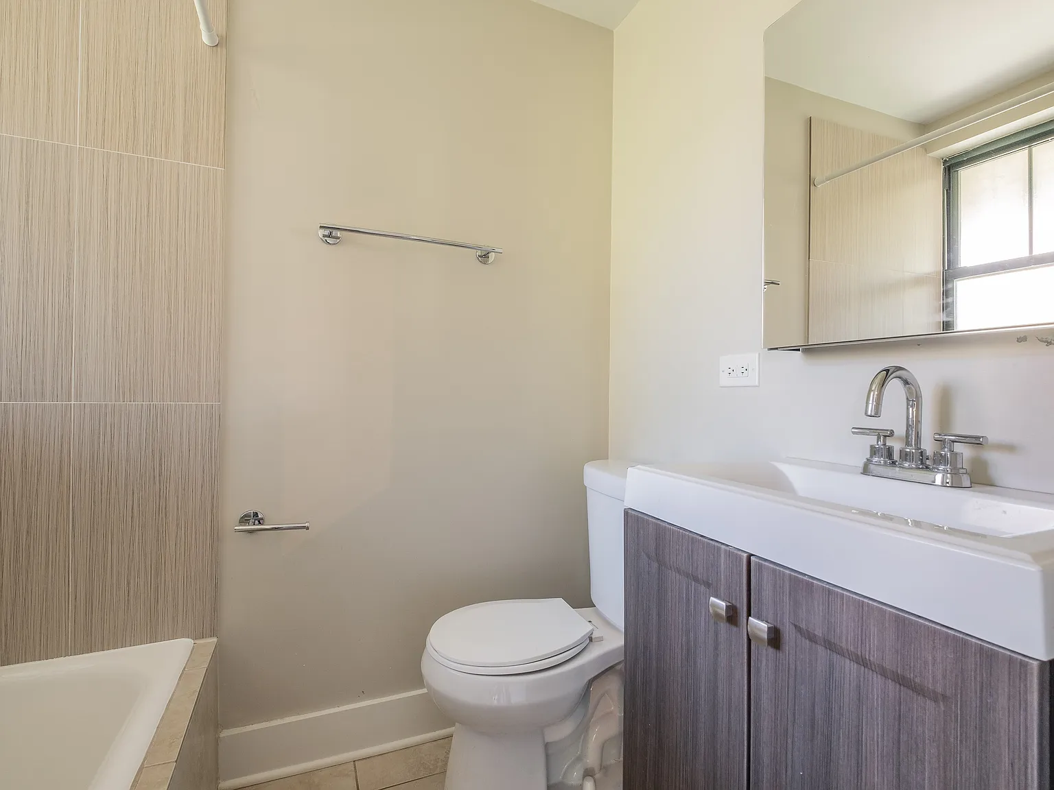 4706 N Beacon — Photo 4