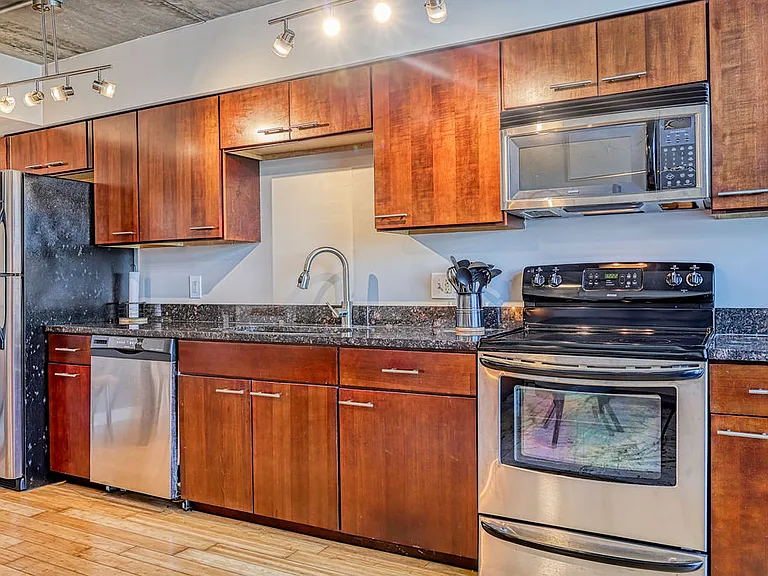 555 Berrien St #555B — Photo 11