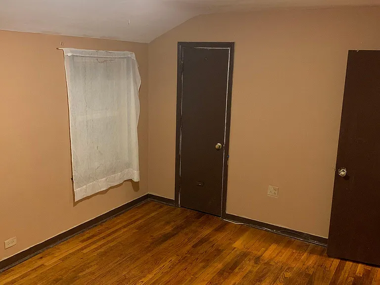 9655 S Yates Ave — Photo 6