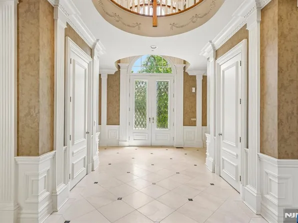 505 Timberline Dr, Franklin Lakes, NJ 07417
