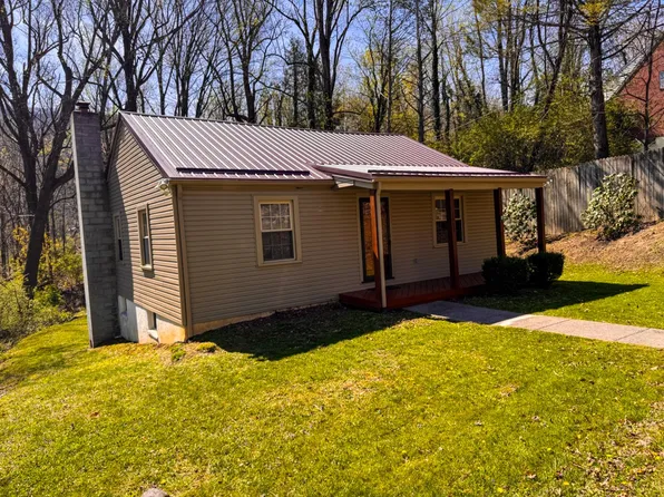 1405 Heatherwood Rd, Bluefield, WV 24701