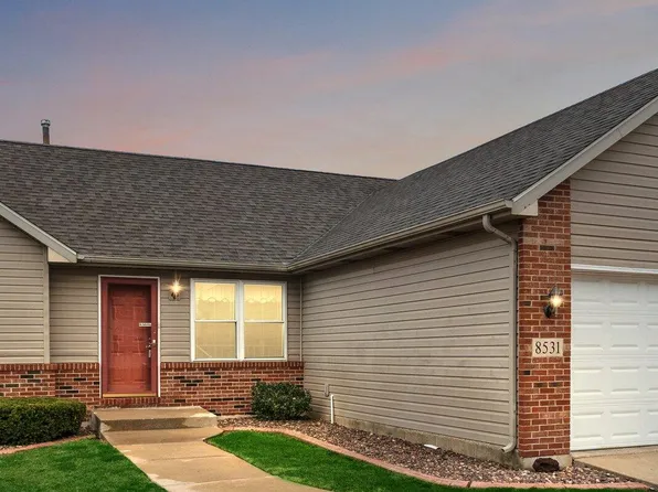 8531 Buchanan St, Merrillville, IN 46410