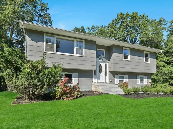 10 Emerald Court, New City, NY 10956