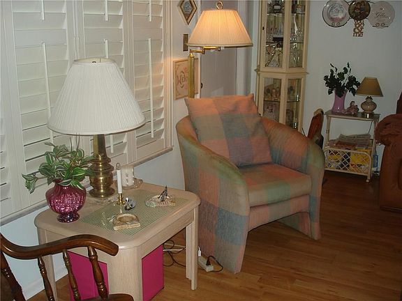 4th image of 3 Vista Palm Ln