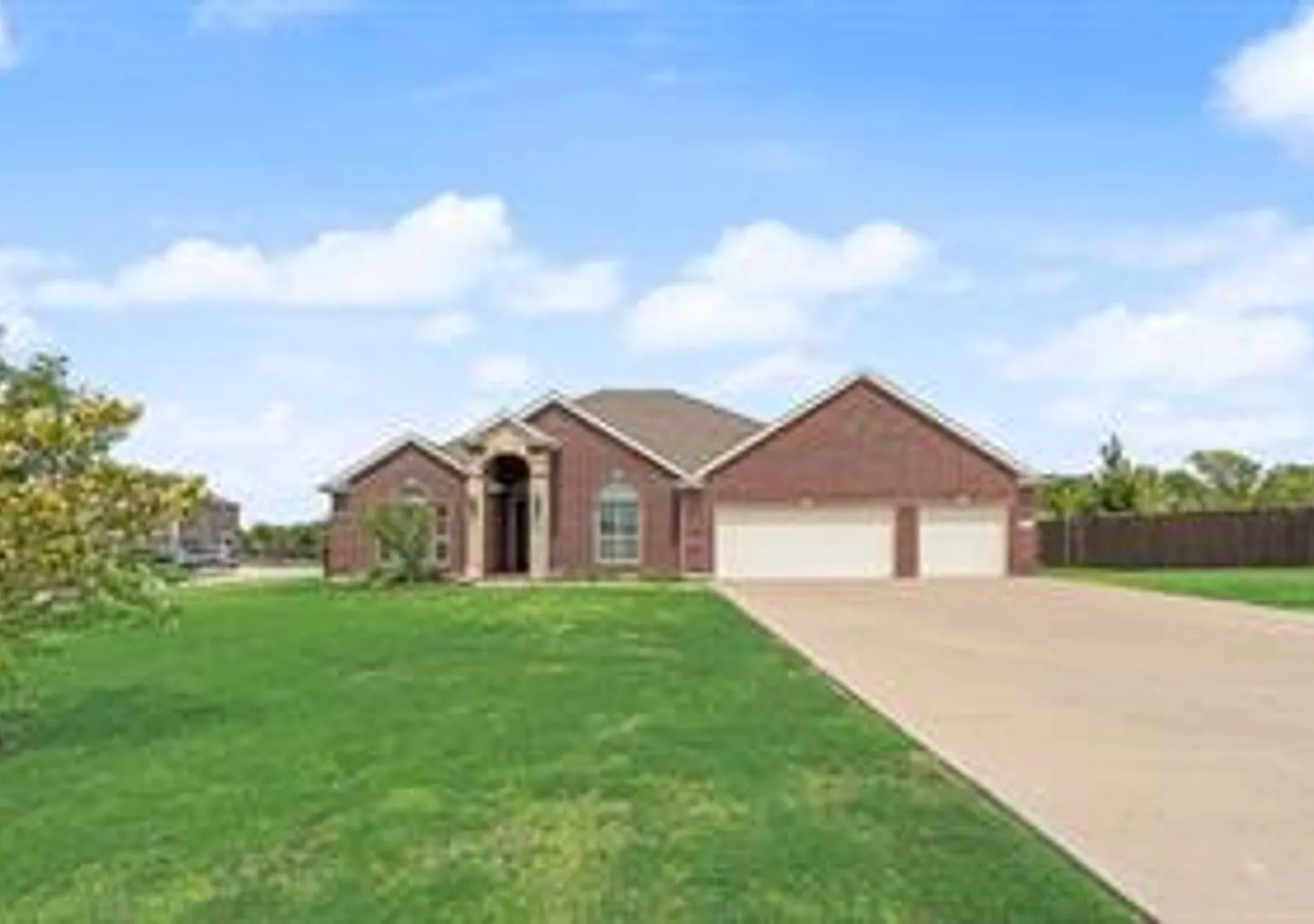 Beautiful Home in Villages of Fox Hollow — Photo 2