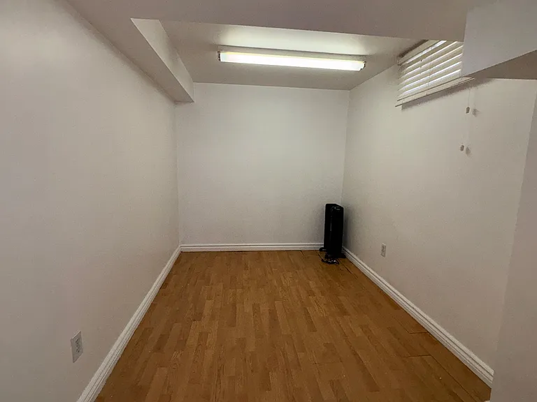 114 Sheldrake Ct #BASEMENT — Photo 6