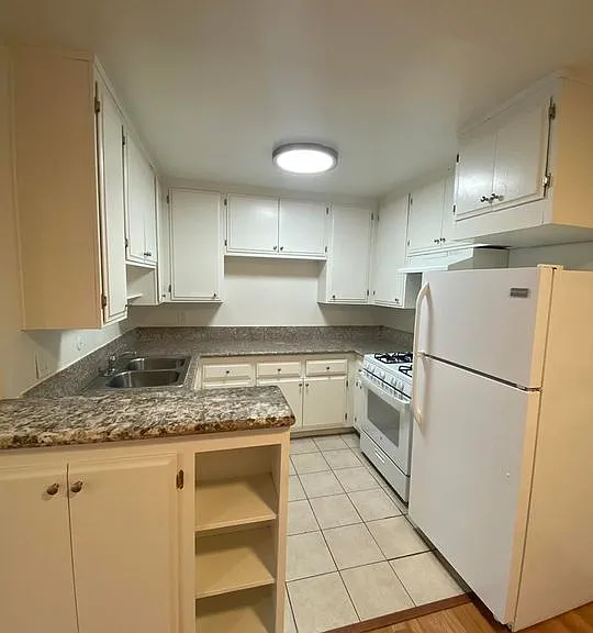 1815 N. Serrano Avenue, — Photo 5