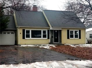 8 Park Rd, North Syracuse, NY 13212