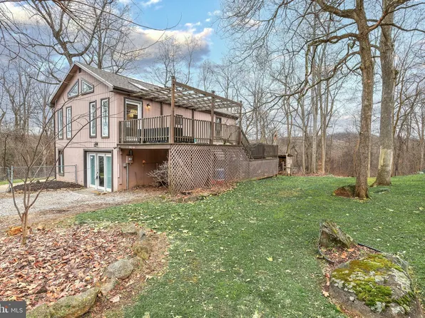 1080 Twin Lakes Rd, Lewisberry, PA 17339