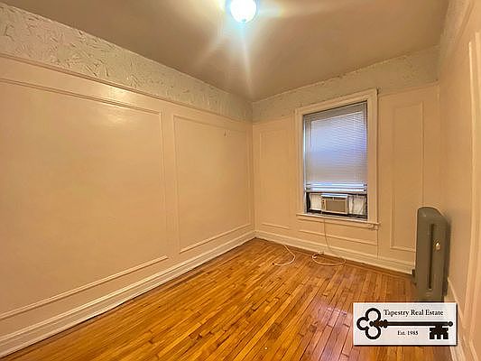 4th image of 30-70 34th St #22