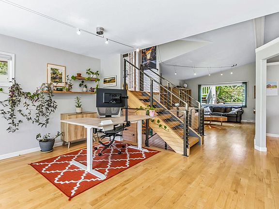 5th image of 2543 Newport Dr