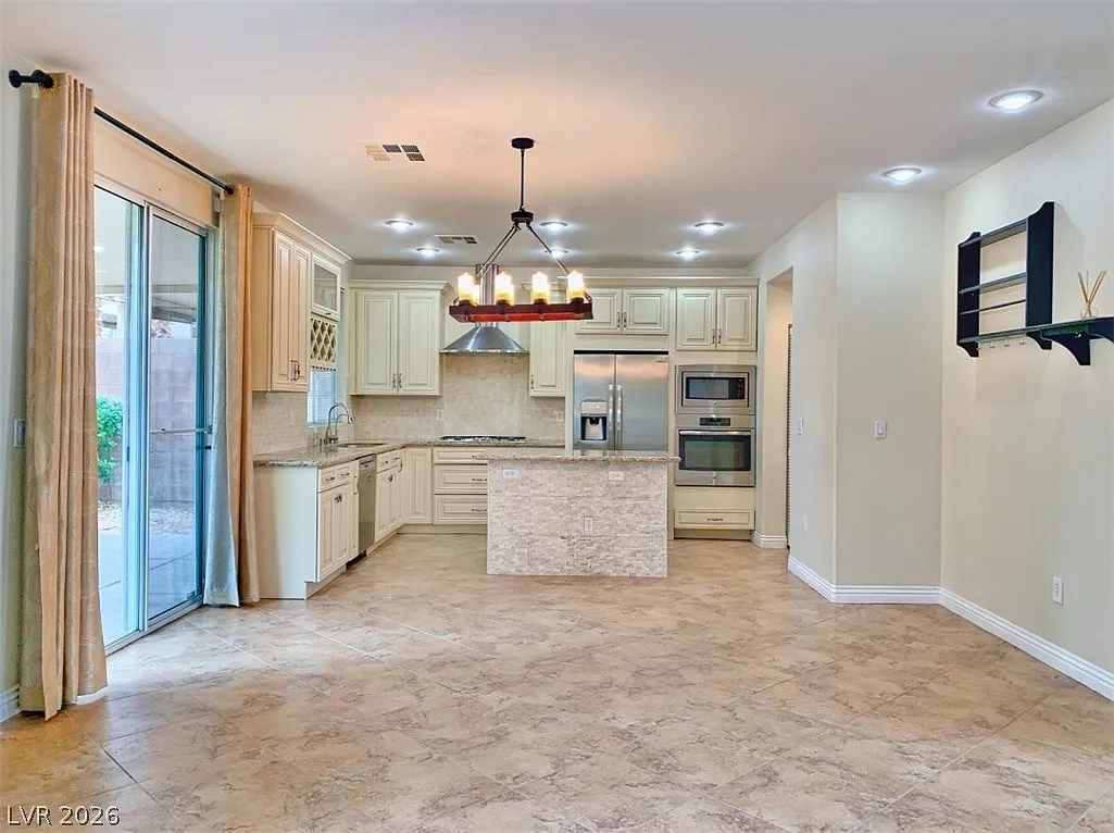 4 bed, 2.5 bath, 1918 sqft, $2,350 — Photo 4