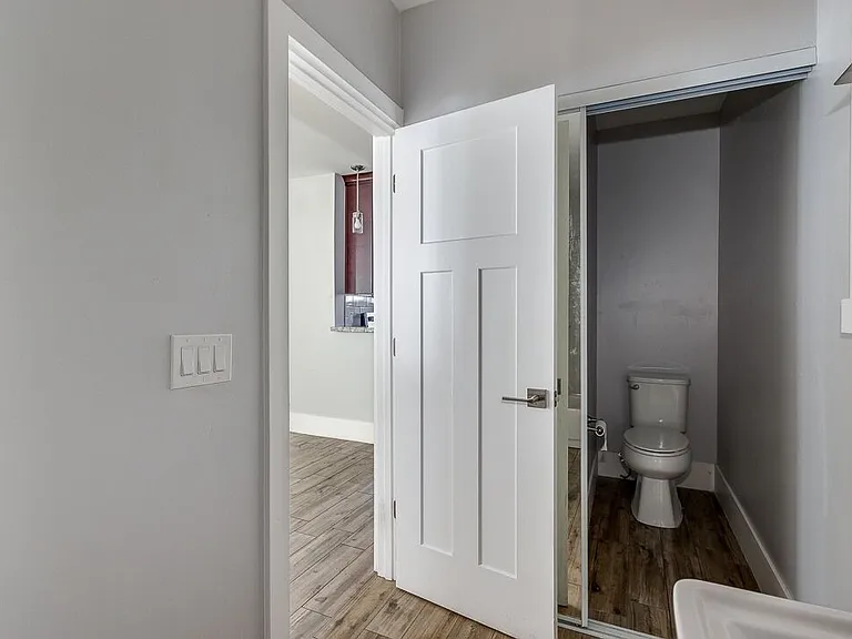 517-523 W Roosevelt St — Photo 16