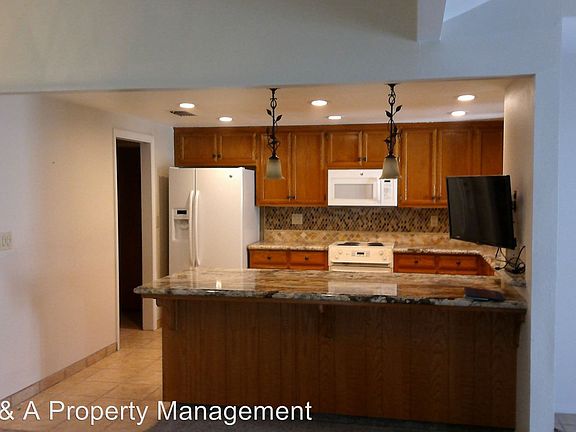 3rd image of 2501 Driftwood Dr