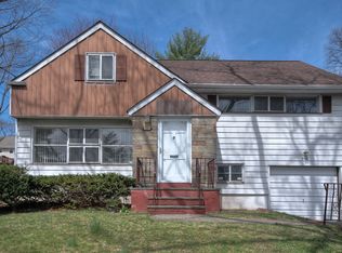 912 E Lawn Dr, Teaneck, NJ 07666