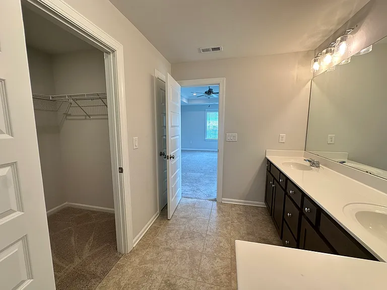 1139 Overlake Dr — Photo 16