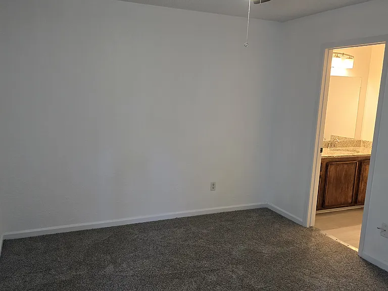 2218 Timberwood Cir N — Photo 28