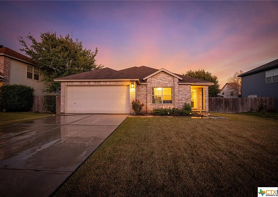 1st image of 431 Whispering Hollow Dr