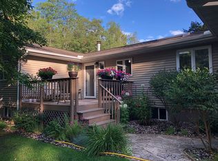 W8752 Lakeview Dr, Iron Mountain, MI 49801