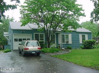 90 Sutton Dr, Stamford, CT 06906
