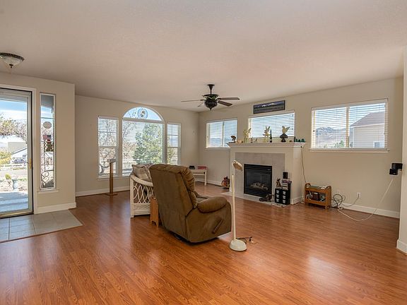 4th image of 21 Colony Estates Dr