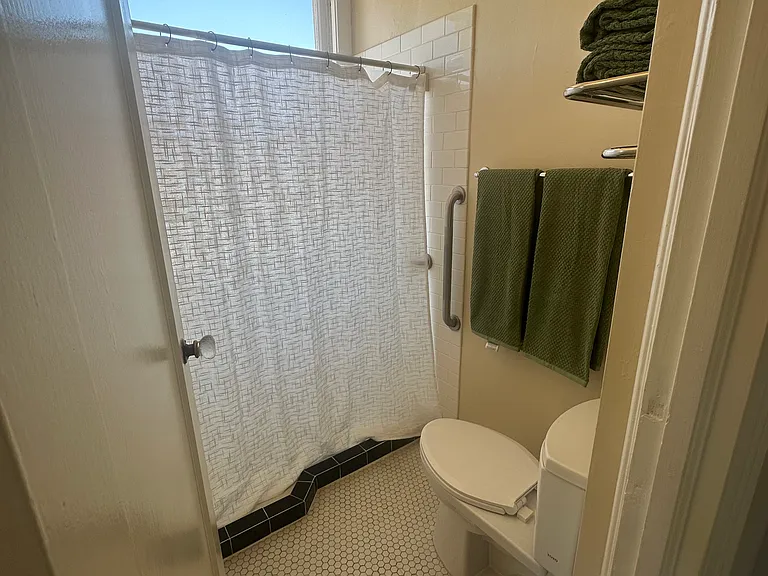 1-bedroom Bathroom
