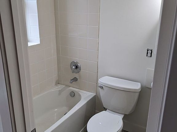 4th image of 1031 Marlborough St #302