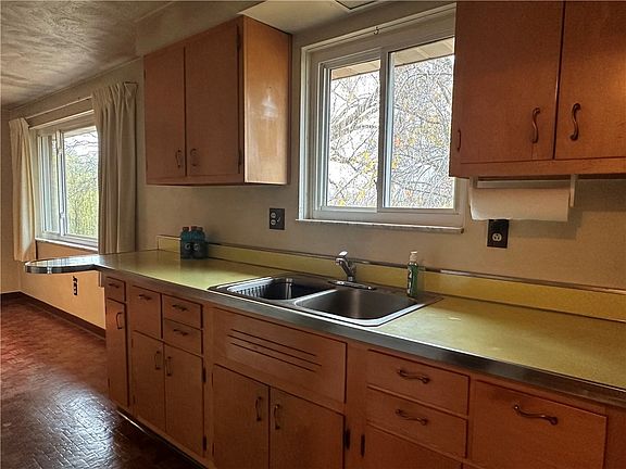 4th image of 361 Woodall Ave