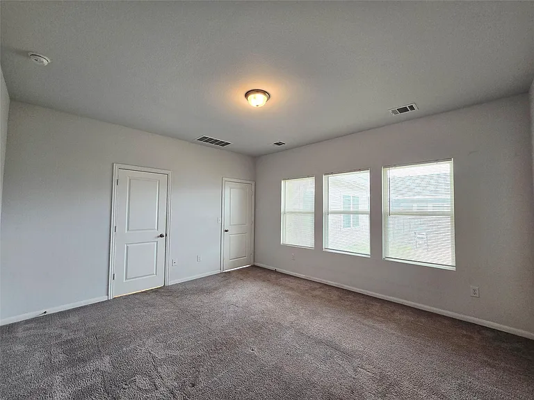 511 Pulitzer Dr — Photo 10