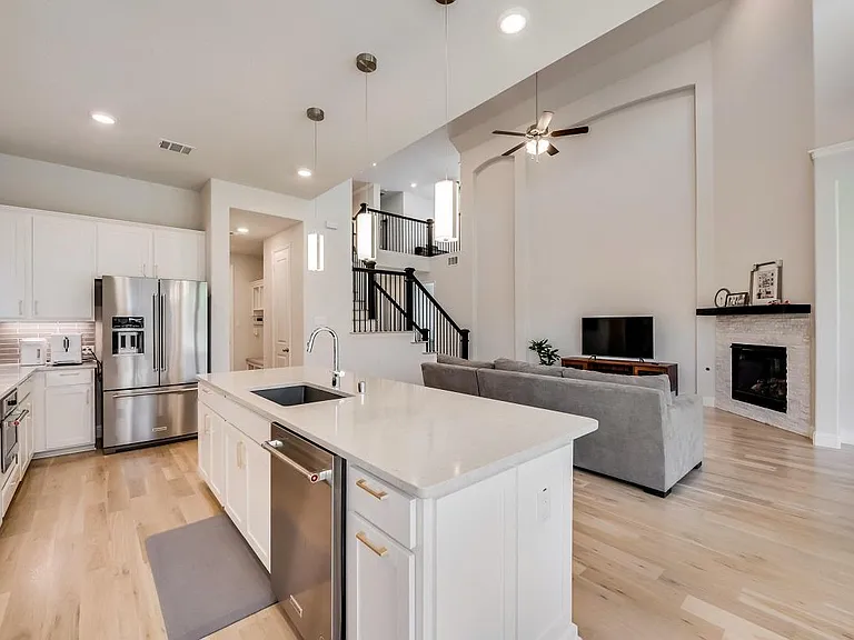 8283 Vitex Ave — Photo 9